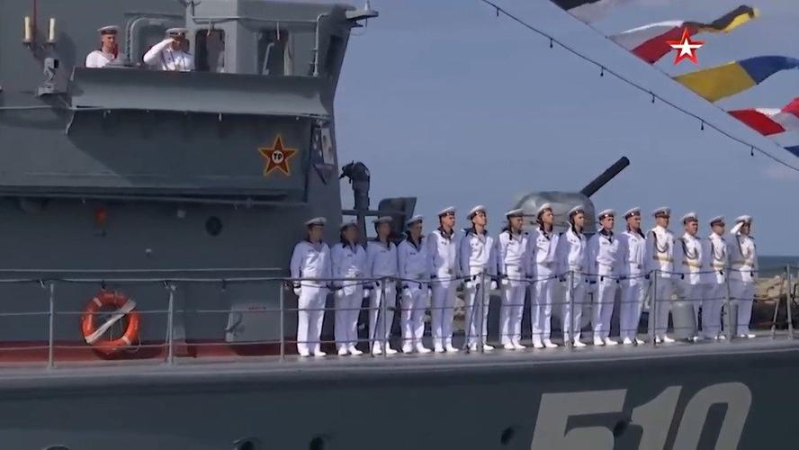 俄罗斯海军在波罗的海举行海上阅兵彩排