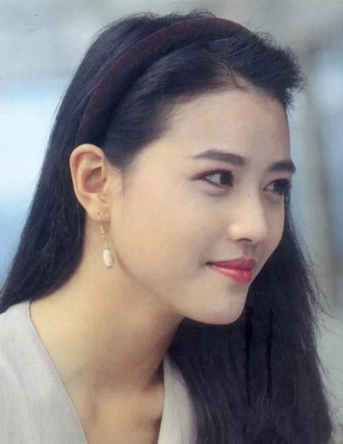 55岁未婚未育最美周芷若被嘲美人老去周海媚霸气回怼