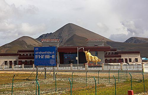 亚东帕里镇_全景网