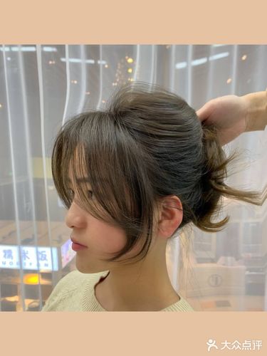 网红八字刘海增加你的气质锁骨发发型中发