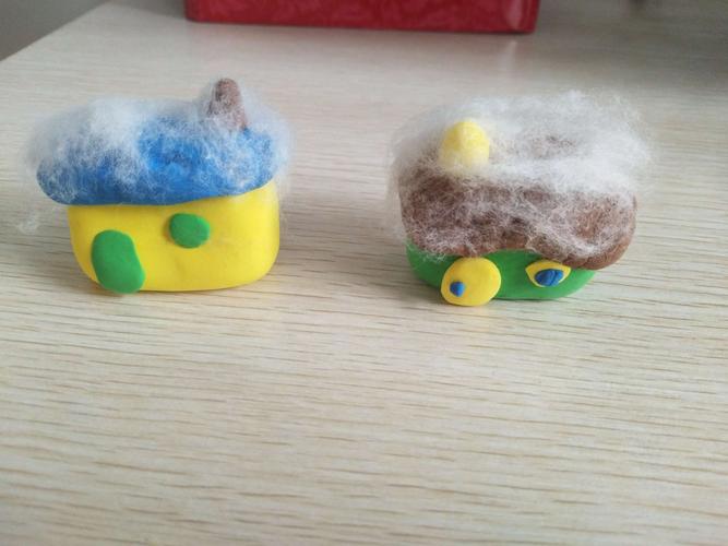 太阳班彩泥手工课堂《美丽的雪房子》