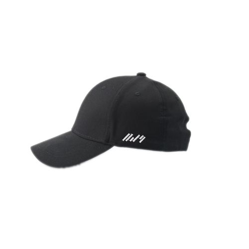 侧边字母棒球帽