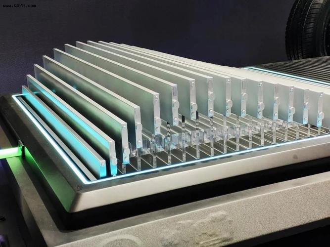 比亚迪的刀片电池太强了,怪不得奔驰,丰田都找它合作