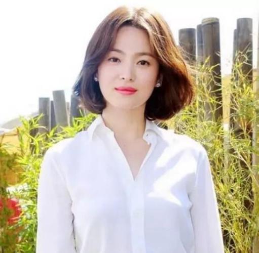 五十岁女人洋气的发型(50岁的女人快试试这4种发型)