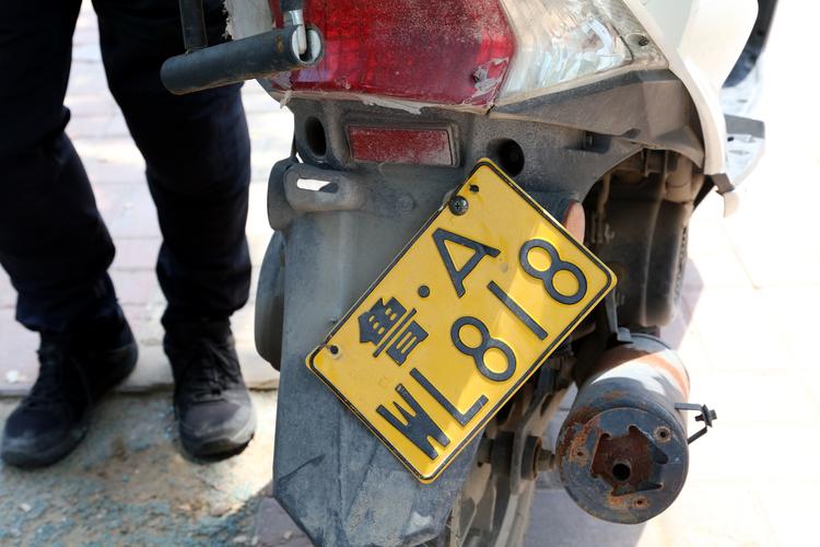 【济南交警】摩托车"加油牌"专项整治 预防交通事故