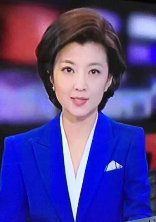 似乎是毫无疑问,这一拨新晋央视主持人,能和崔爽姿色与气质上相媲美的