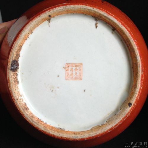 民国余元昌造珊瑚红留白描金松鹤延年纹冬瓜罐一对