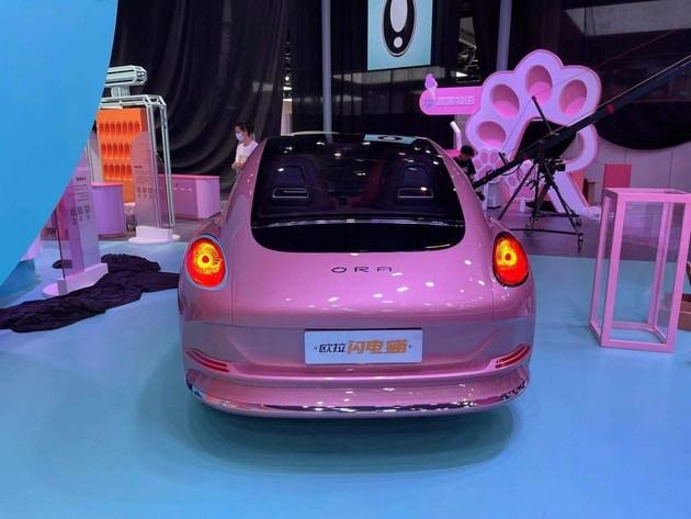 欧拉闪电猫新配色广州车展亮相烟紫晶涂装登场