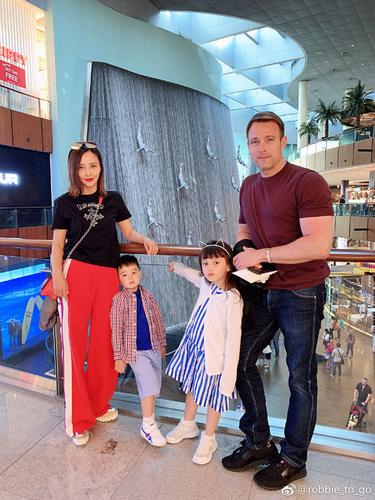 马雅舒老公晒全家福子女颜值超高网友刘诗诗就看你了