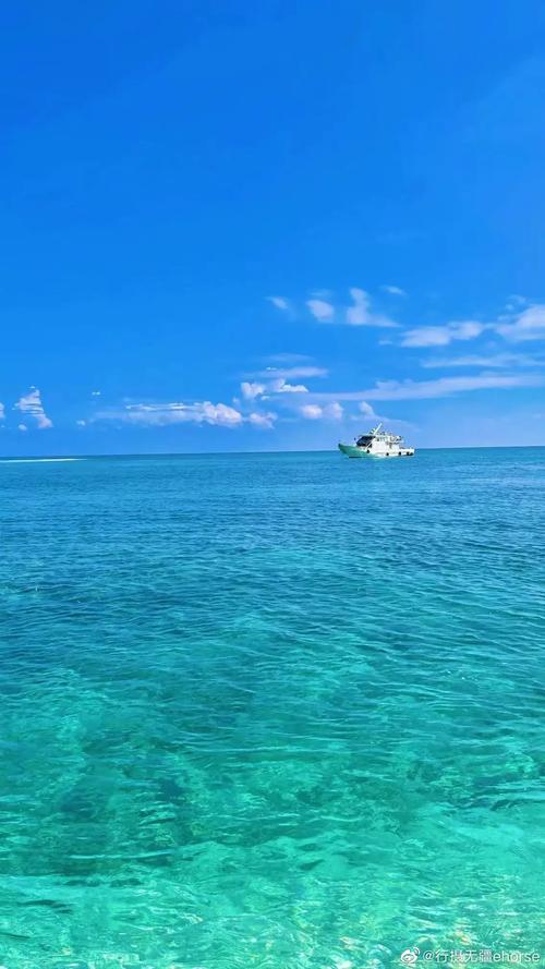 请大家先欣赏一下传说中的西沙群岛的美景与美女!