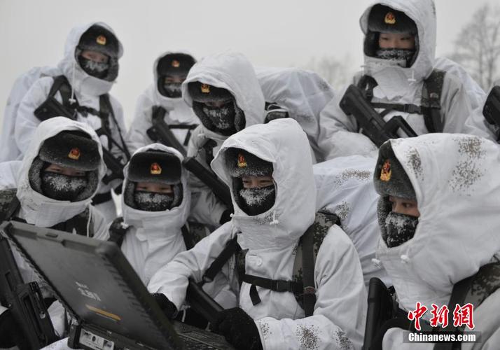 女子特战队员征战林海雪原