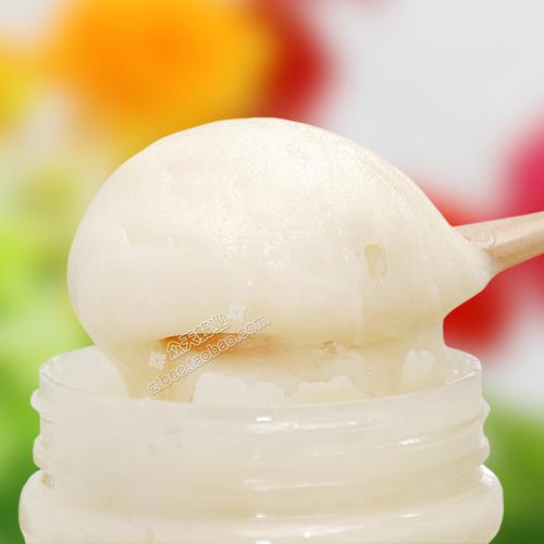  p>白蜜:多数指结晶后的洋槐花蜂蜜,图示的为结晶