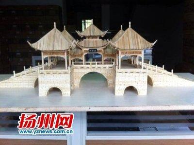 竹签手工制作的小船 "手工帝"用筷子竹签建迷你五亭桥引网友膜拜(图)