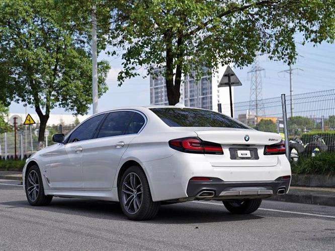 豪华中大型轿车的"种子"选手 实拍2021款宝马5系525li m运动套装