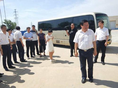 沧州渤海新区管委会书记张国栋慰问我厂党员职工