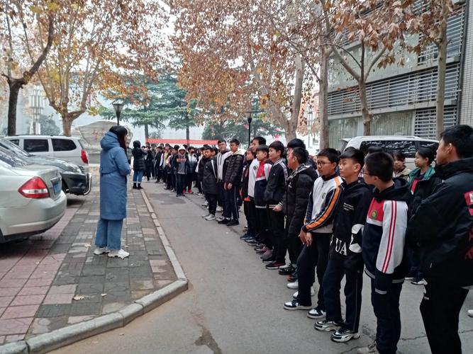 邢台市第二十七中学按照工作计划开展了初二年级住宿生宿舍紧急疏散