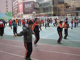 为大连人民路小学),位于大连市中山区益民街5号,地处美丽的港湾广场