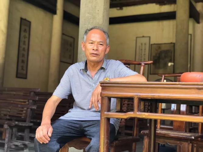 戏台上的梁兄和英台,就是施家岙娘家戏班演员沈红雨和李红萍.