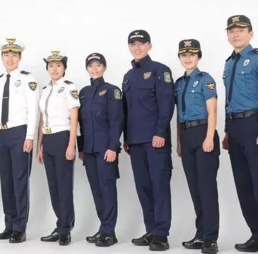 新式警服,长什么样?