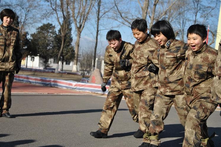 高清直击2010年冬季征兵女兵生活训练