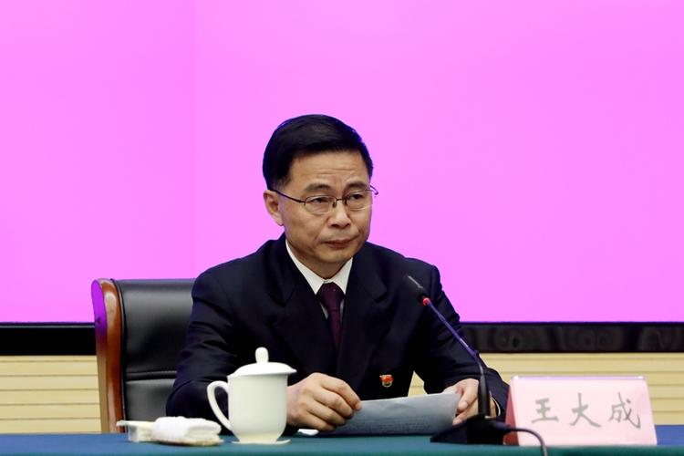 视频直播 图片实录 本溪市委常委,政法委书记王大成