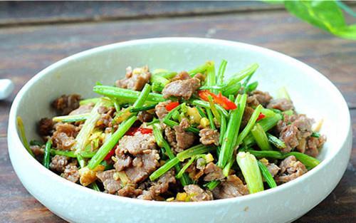 蒜香牛肉芹菜炒牛肉营养丰富好吃美味