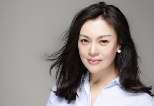 56岁史可近照曝光,风韵犹存依旧美,二嫁亿万富豪幸福至今