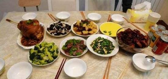 农村的祭祀习俗:供饭忌摆四样或五样菜,放筷子时还要念念有词