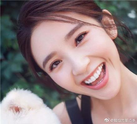 笑容治愈女艺人:迪丽热巴,杨幂,赵丽颖,刘亦菲你被谁甜到了?