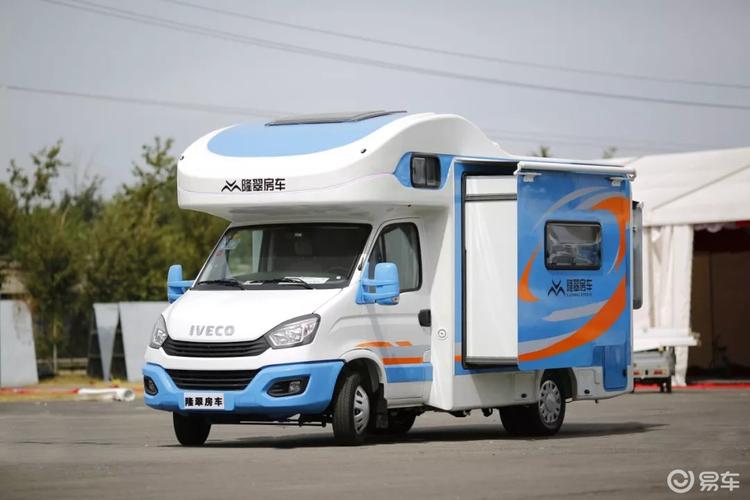 隆翠依维柯c型双拓展房车,拓展一家人相聚的欢乐