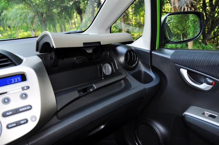 飞度(进口)手套箱图片