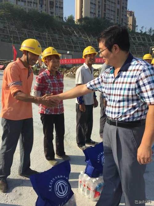 正文     巴渝传媒网讯 (记者 黄维娇)8月17日,涪陵区政协主席徐志红