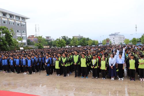 青春建功新时代——富民一中隆重举行第二届"十星学生