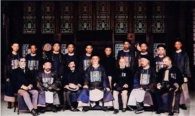 与福州将军合影