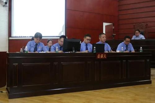 周波,孙黔湘,孟勇等9人涉黑案一审开庭