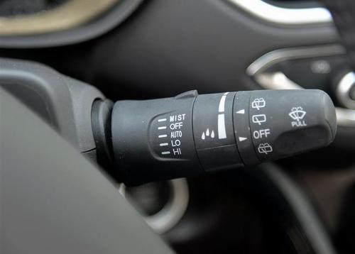 传祺gs4配备雨量感应雨刷传祺gs4配备的感应雨刷不但在雨天可以根据