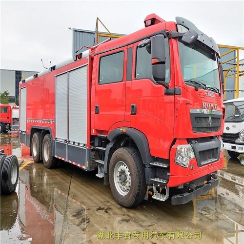 广东揭阳市重汽豪沃16吨水罐消防车厂家销售