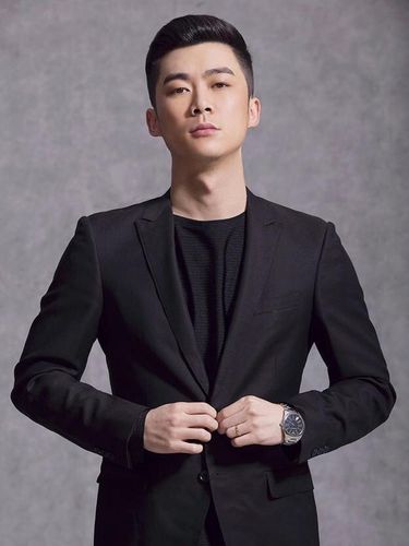 曹征 一直勇于挑战自我,诠释不同类型角色.