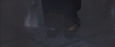 麦克和珍双脚合一,贴身而立. 一起避开脉波频率,既优雅又浪漫.