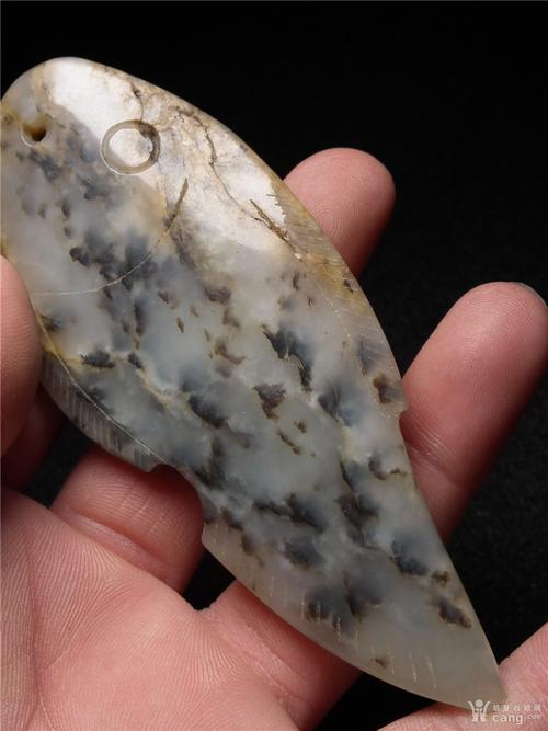 和田玉带黑沁双面工玉鱼佩