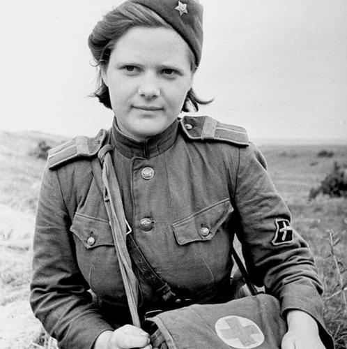 日军在二战虐待各国妇女,战后遇上苏联女护士,应了句