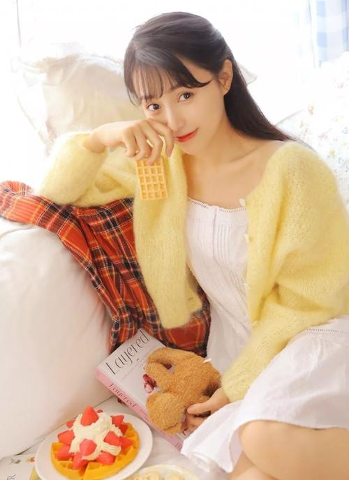 治愈系阳光少女迷人大眼倾城微笑