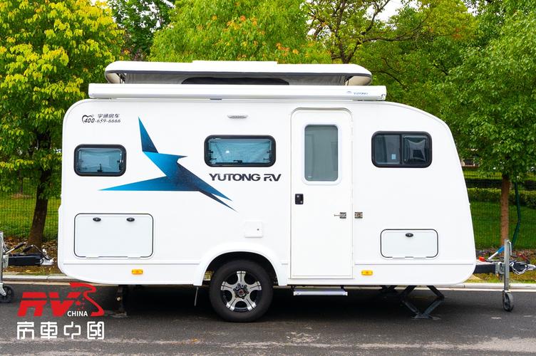 首款升降顶设计的拖挂房车,宇通t511升顶拖挂房车轻松上路
