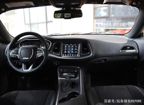 2019款道奇挑战者内饰