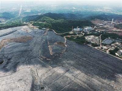 成都最大垃圾填埋场穿上"1500亩的雨衣"