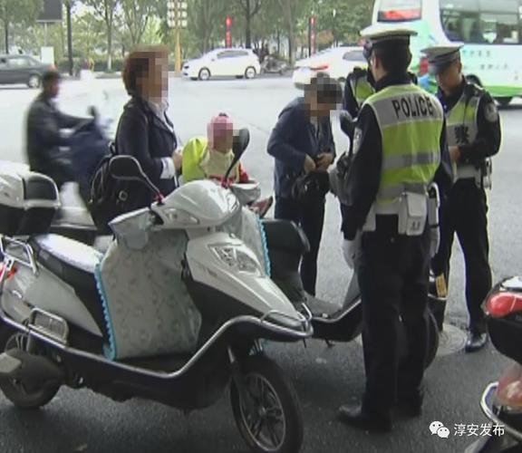 驾驶电动自行车违反规定载人