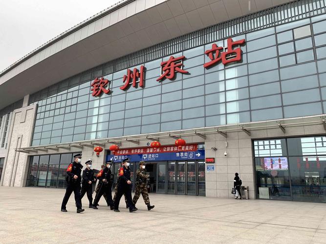 钦州东站派出所守好进出通道全力迎战疫情