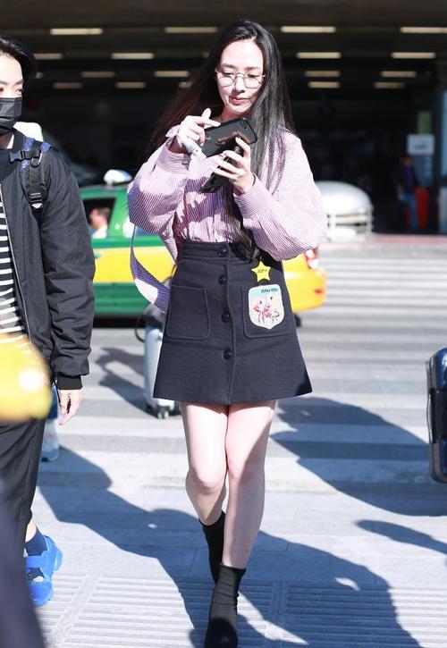 郭碧婷素颜气质惊艳,穿衬衫配半身裙美成"初恋",难怪嫁进豪门