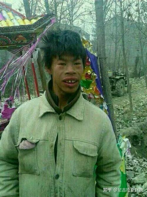 有没有长得丑的男生照片分享一下.我想知道什么样算