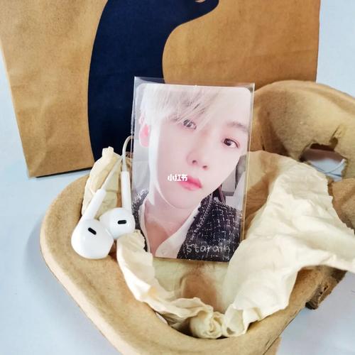 边伯贤photobook_边伯贤_小卡_娱乐_明星娱乐资讯